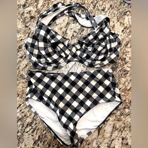 32k bathing suit top and medium bottom. Great condition. Straps can cross